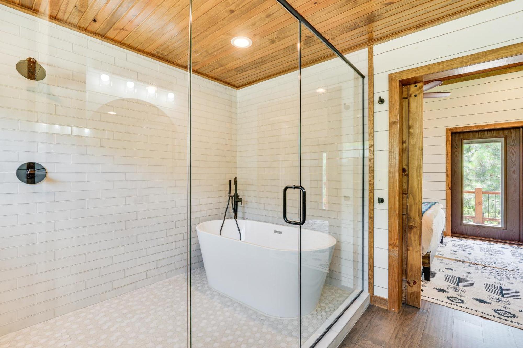 Tree-Lined Broken Bow Studio With Private Hot Tub! エクステリア 写真