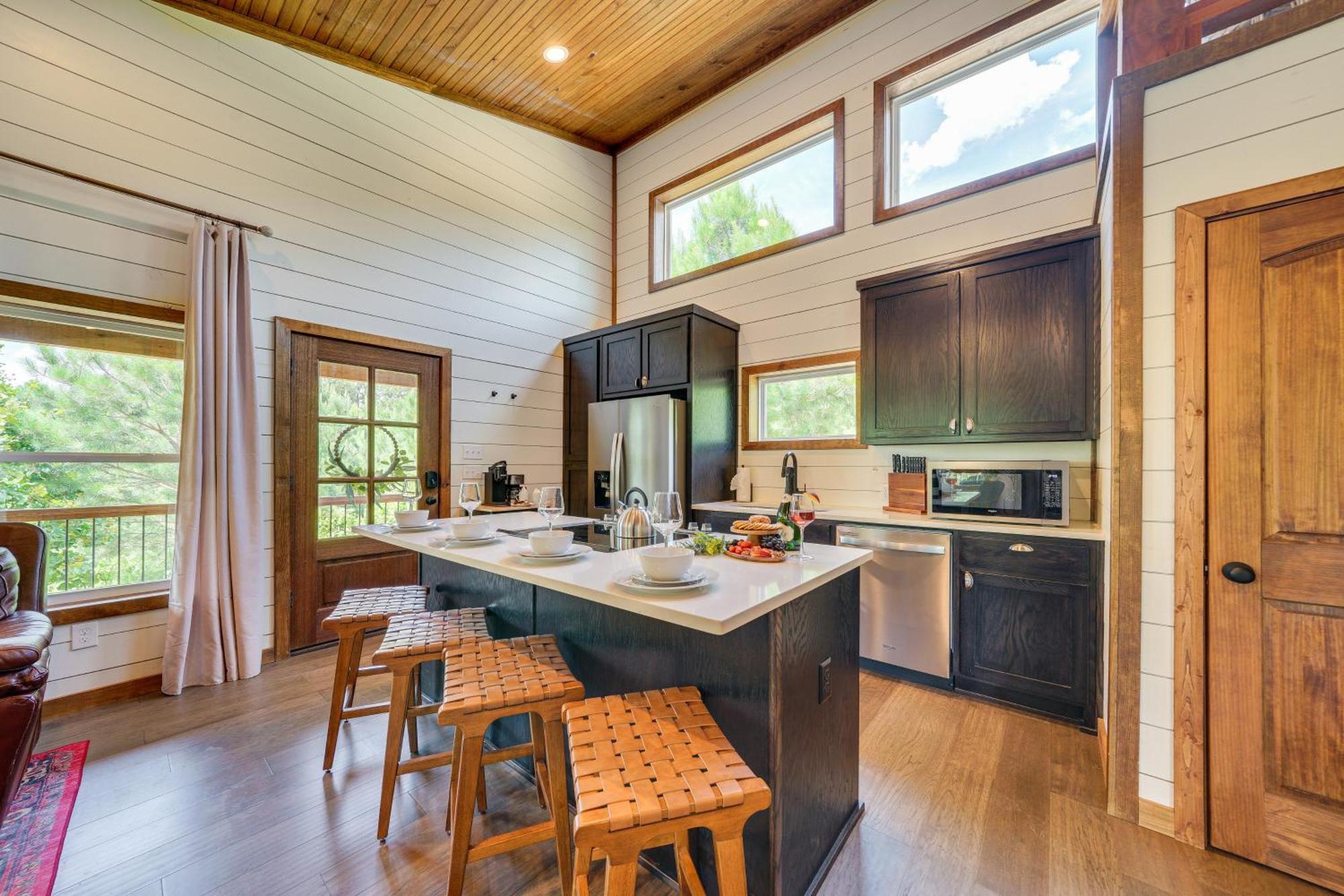Tree-Lined Broken Bow Studio With Private Hot Tub! エクステリア 写真