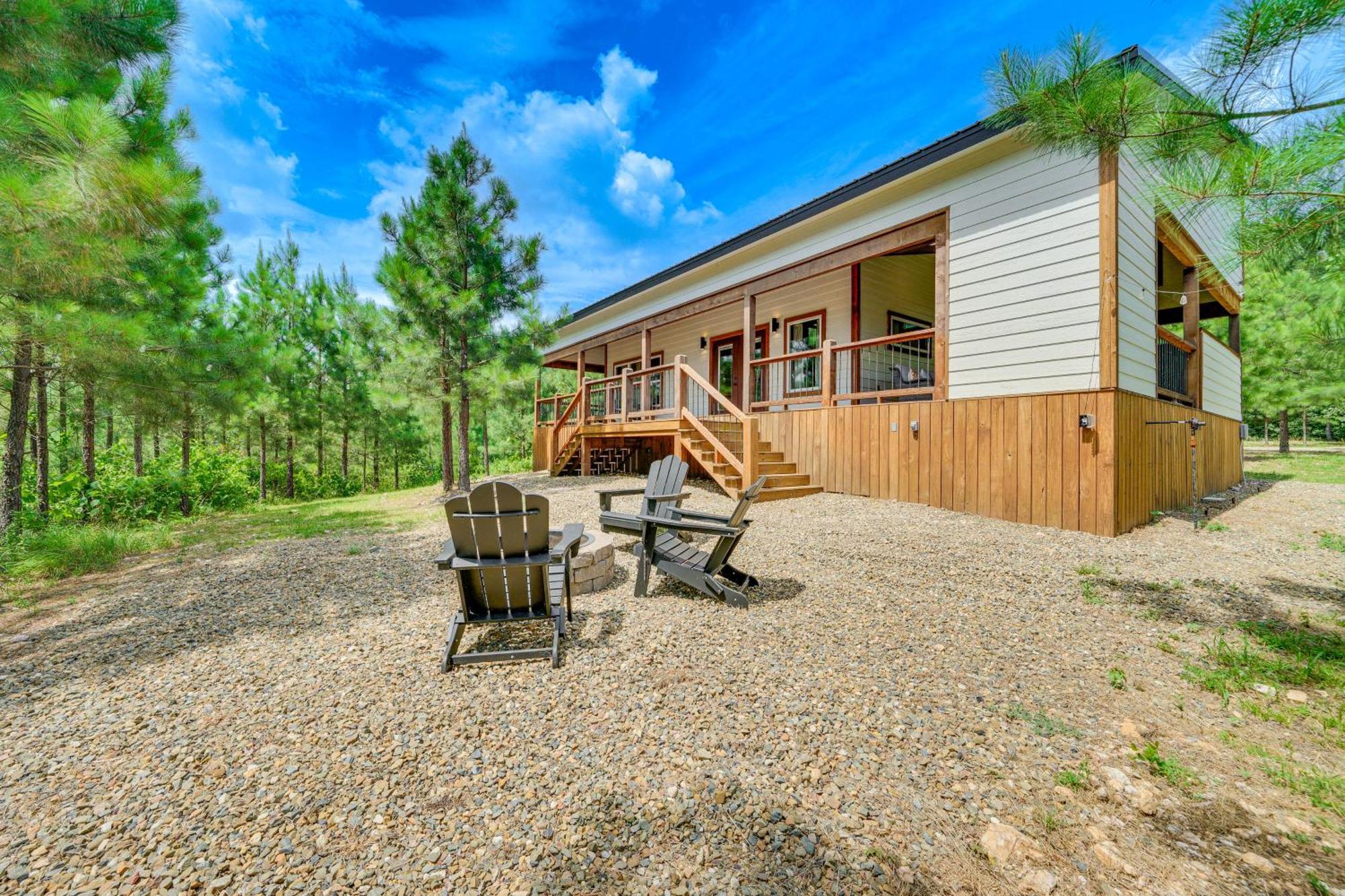 Tree-Lined Broken Bow Studio With Private Hot Tub! エクステリア 写真