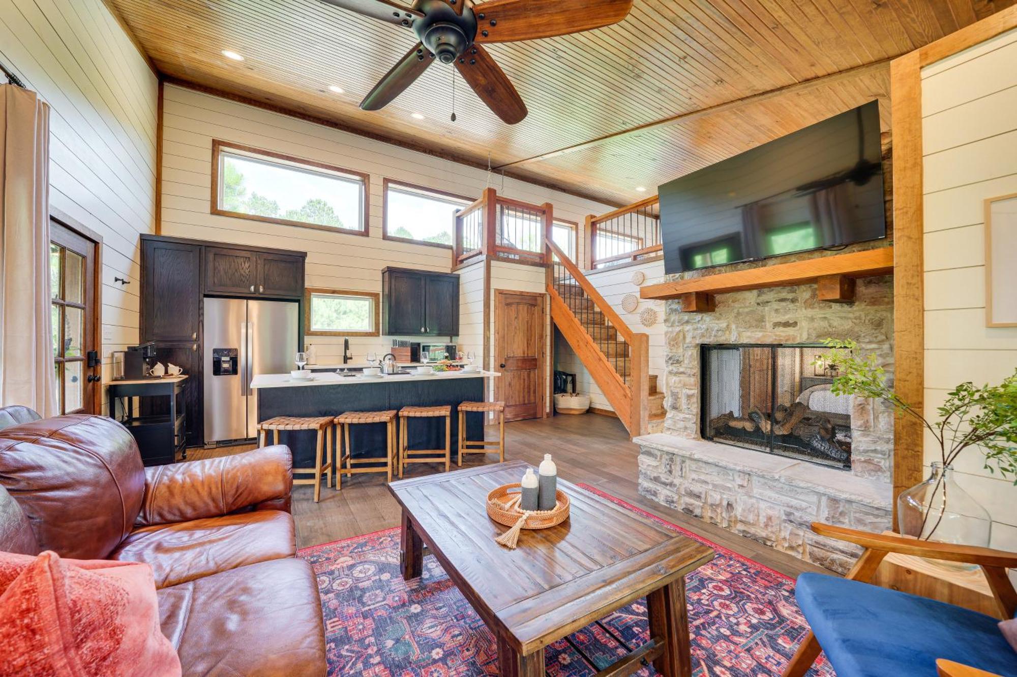 Tree-Lined Broken Bow Studio With Private Hot Tub! エクステリア 写真