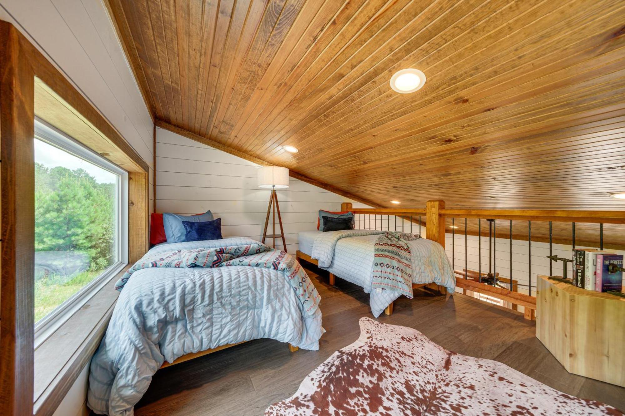Tree-Lined Broken Bow Studio With Private Hot Tub! エクステリア 写真