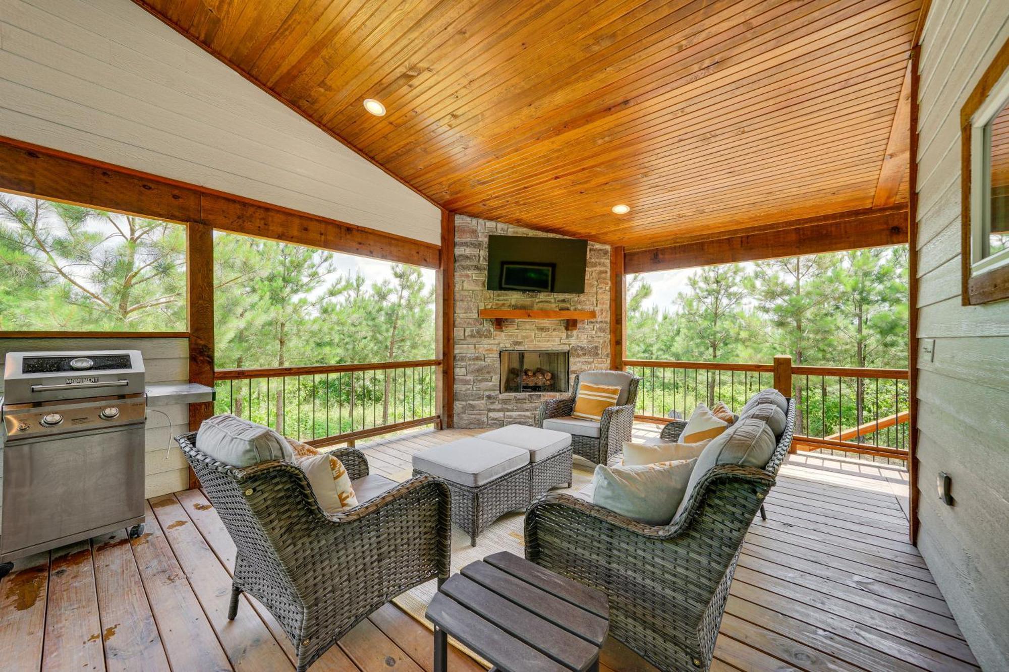 Tree-Lined Broken Bow Studio With Private Hot Tub! エクステリア 写真