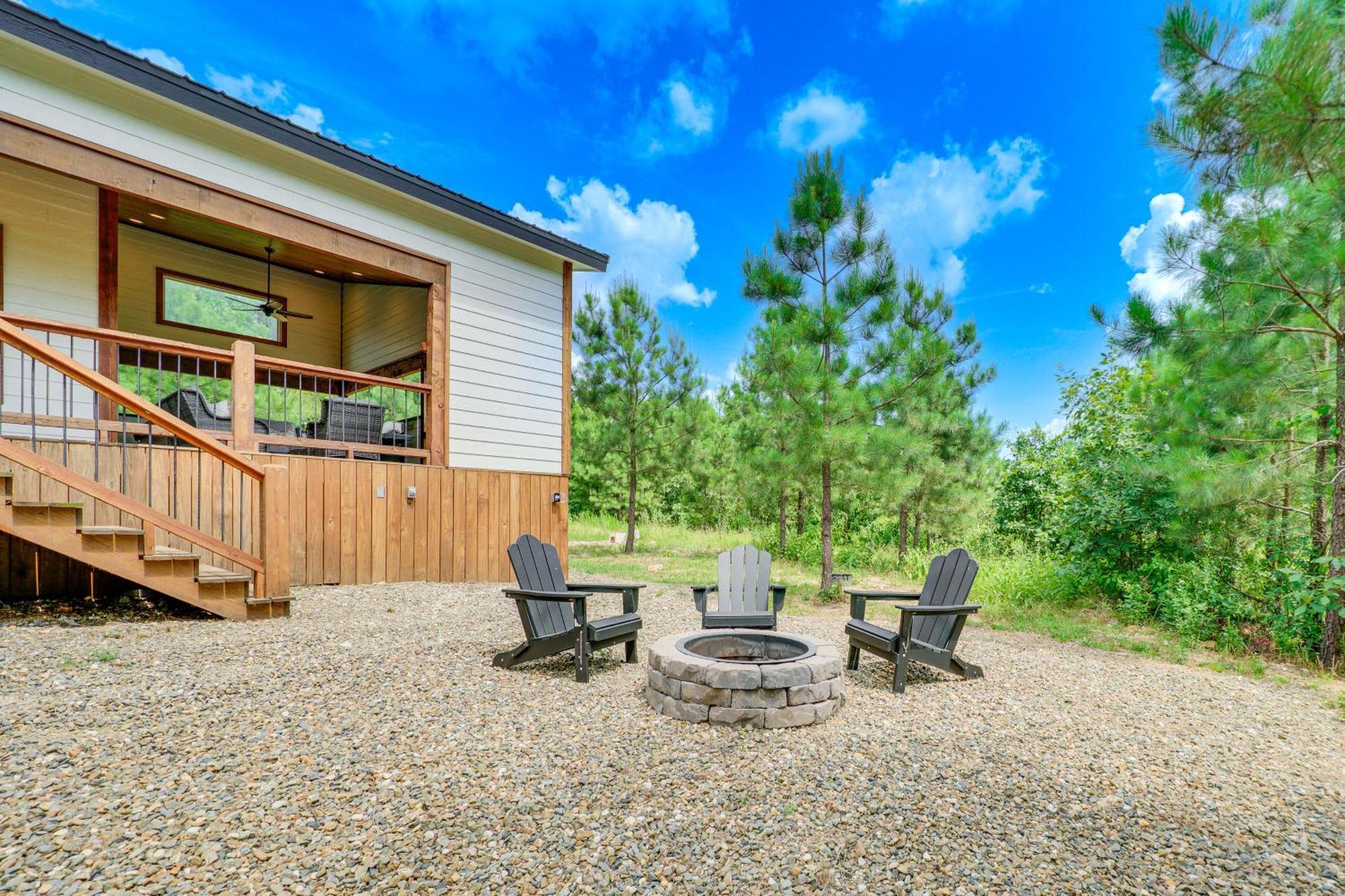 Tree-Lined Broken Bow Studio With Private Hot Tub! エクステリア 写真